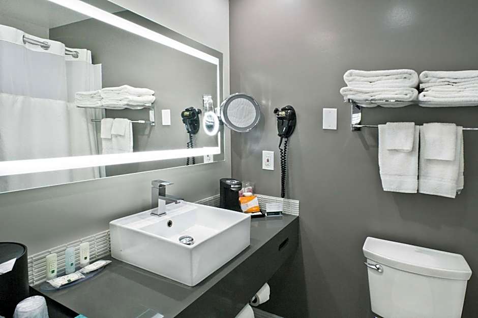 Bay Area Inn & Suites