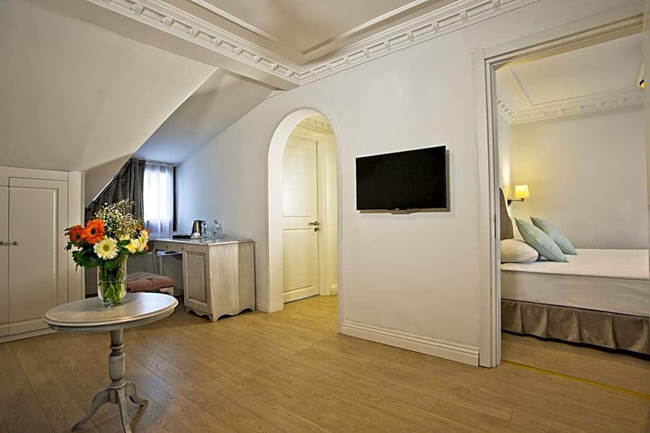 Villa Blanche Hotel SPA & Garden Pool