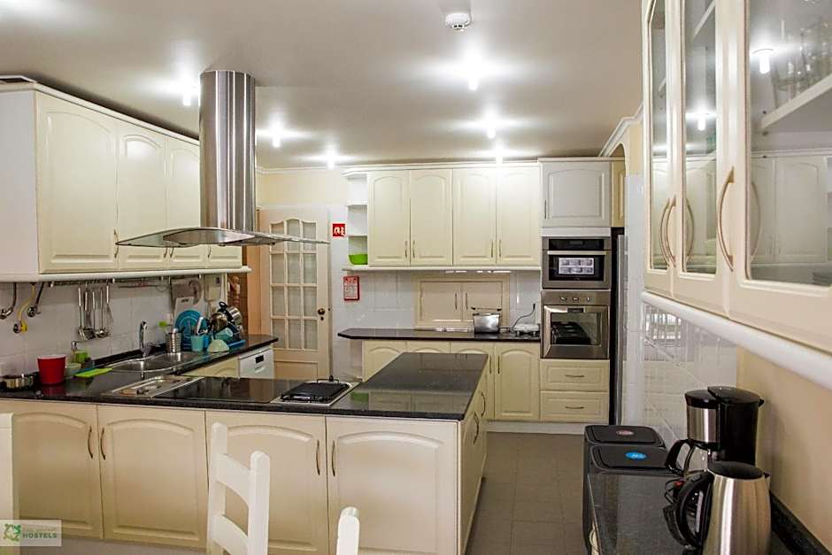 Help Yourself Hostels - Carcavelos Coast