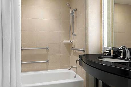 Room, 2 Queen Beds, Accessible, Non Smoking (Hearing)