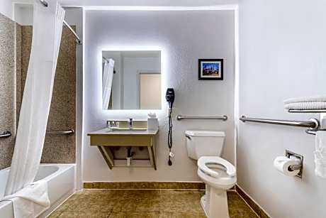 King Room - Accessible/Non-Smoking