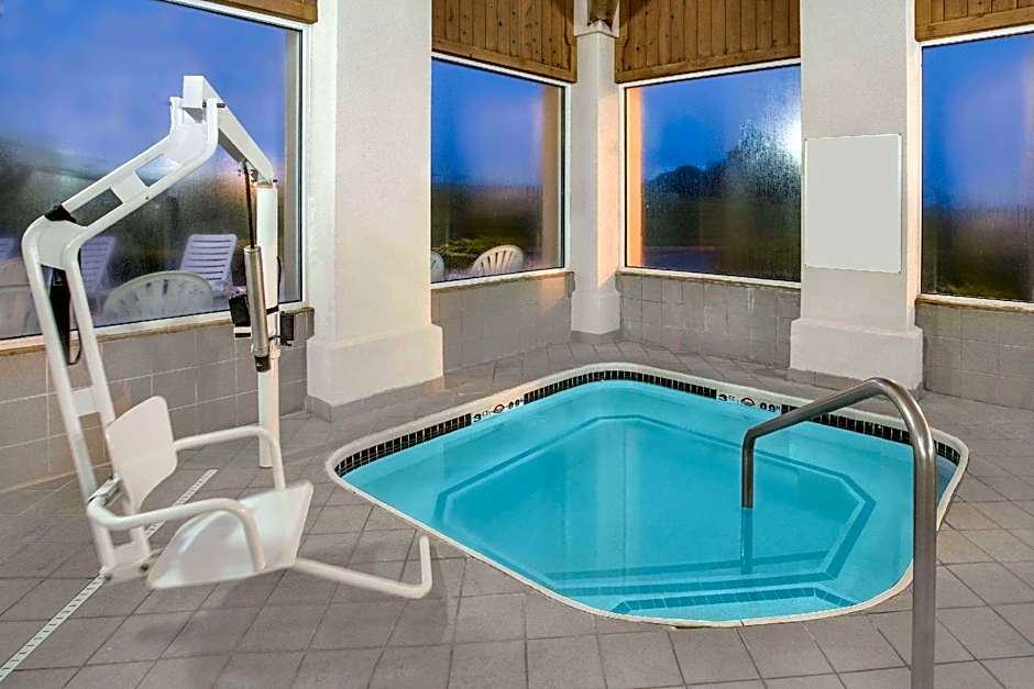 Baymont by Wyndham Freeport