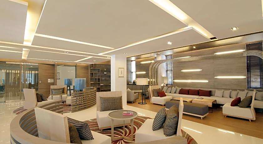 Classic Kameo Hotel & Services Apartment 