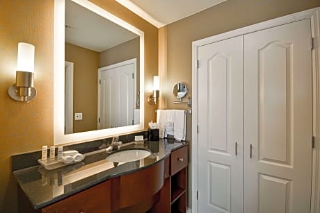 2 Queen Beds Hearing Accessible Suite