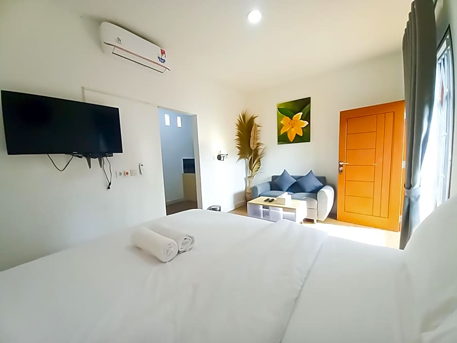 Abams Gili Air