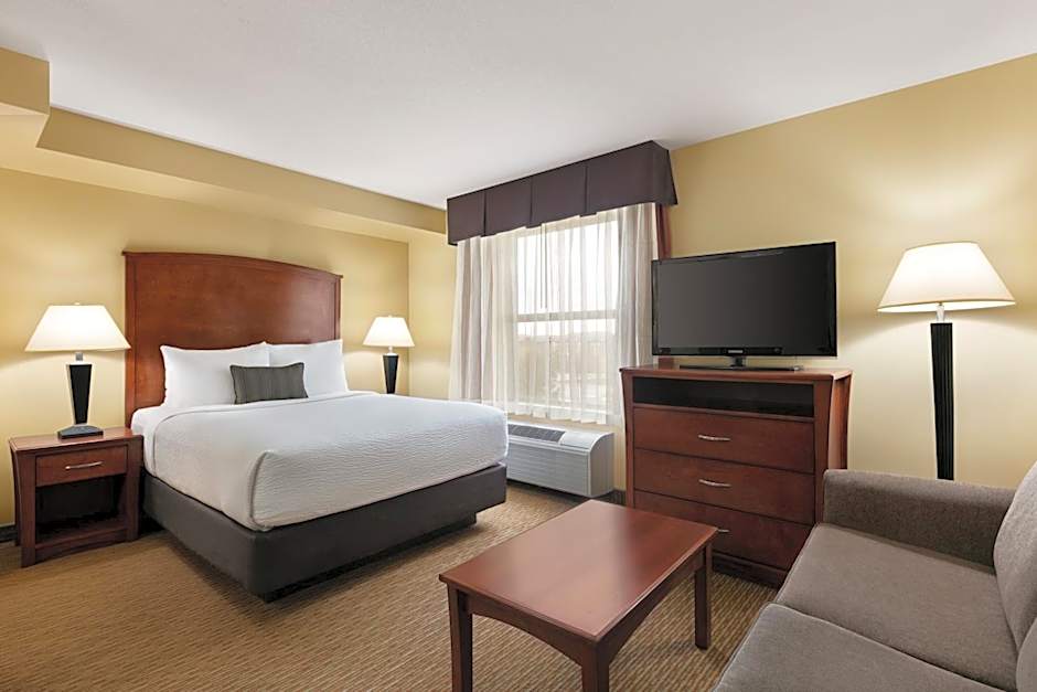 Days Inn & Suites by Wyndham Sherwood Park Edmonton