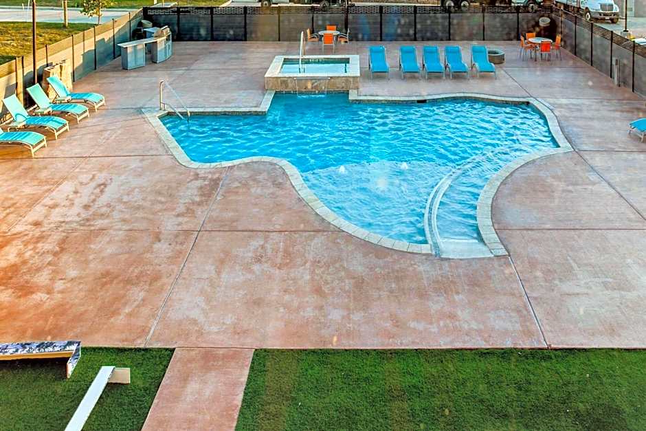 La Quinta Inn & Suites by Wyndham San Antonio Alamo City