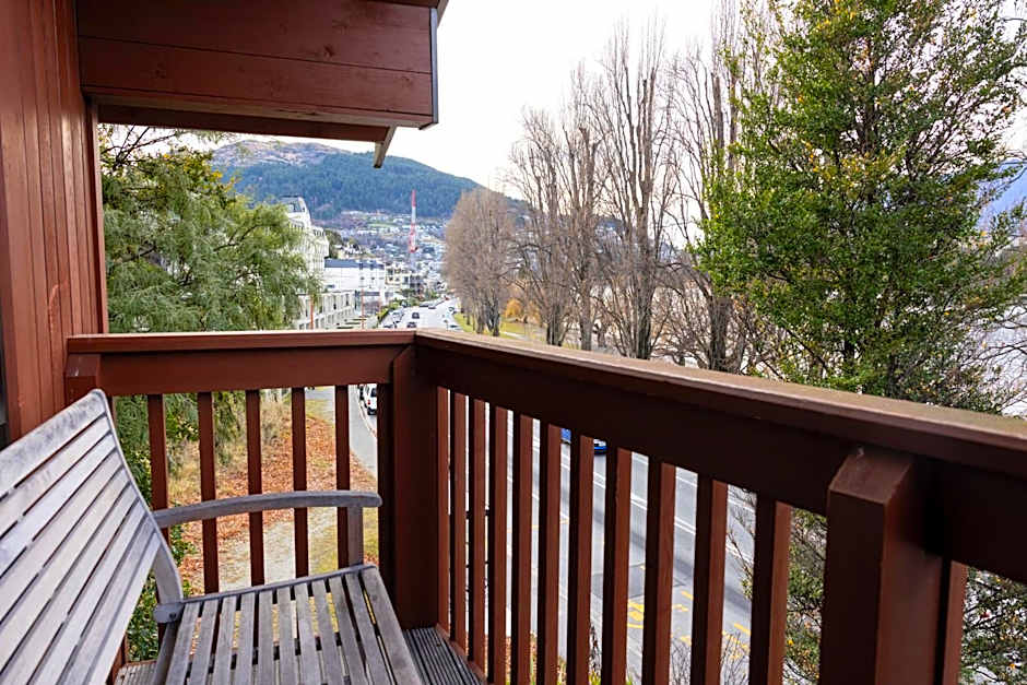 Haka House Queenstown Lakefront