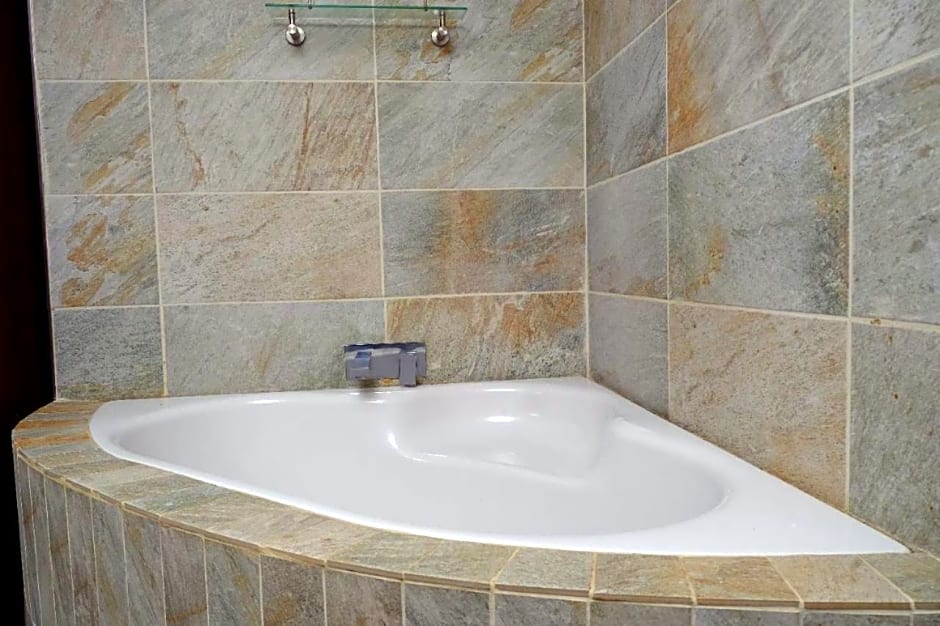 Selina Airport Lodge #Emzini