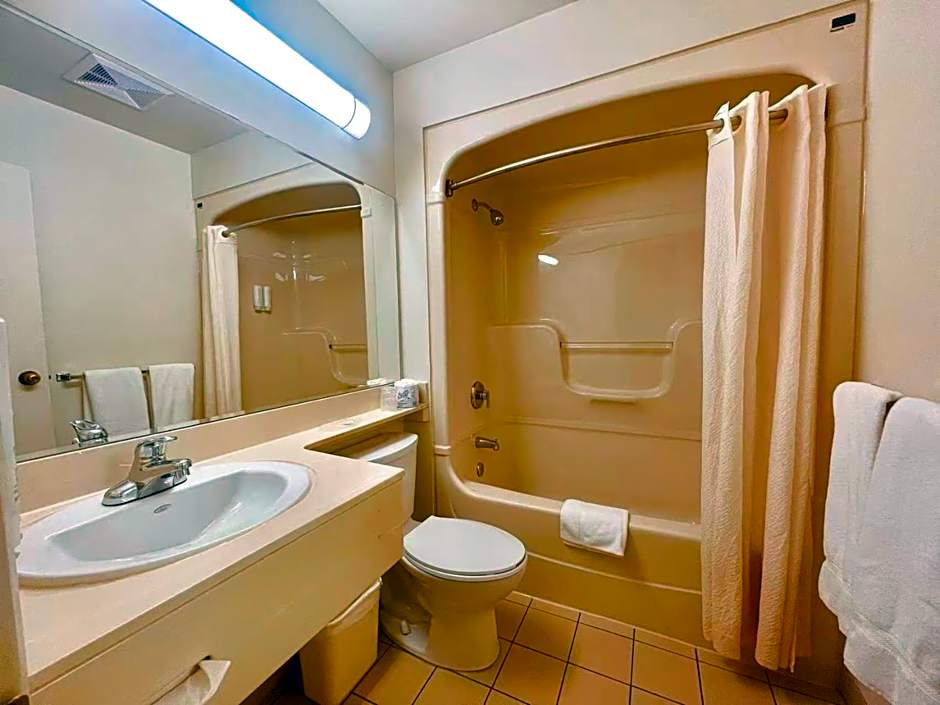Econo Lodge Airport