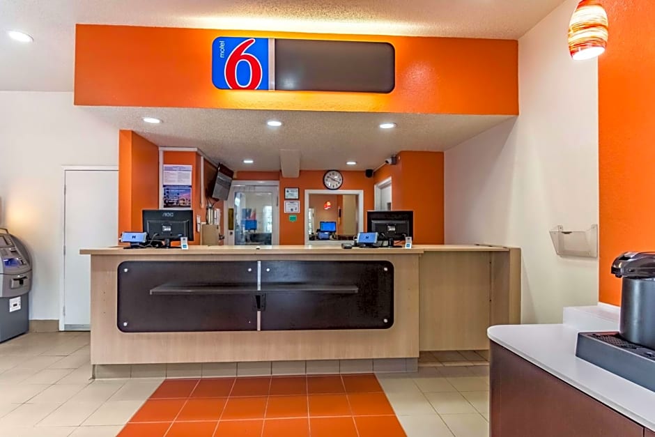Motel 6 Raleigh, NC Cary