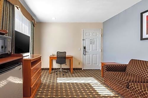 Quality Inn & Suites Huntington Beach