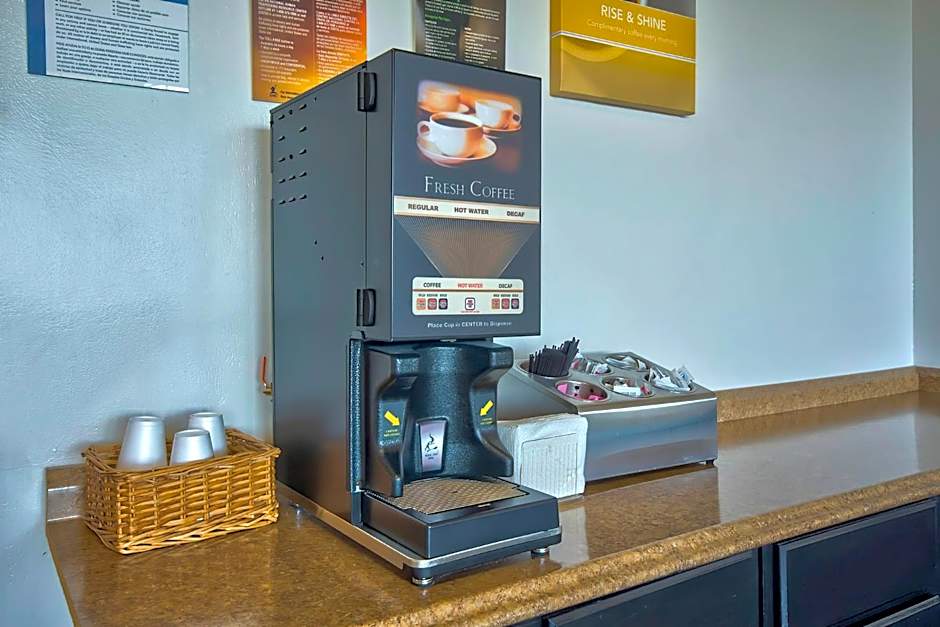 Motel 6-Grand Rivers, KY