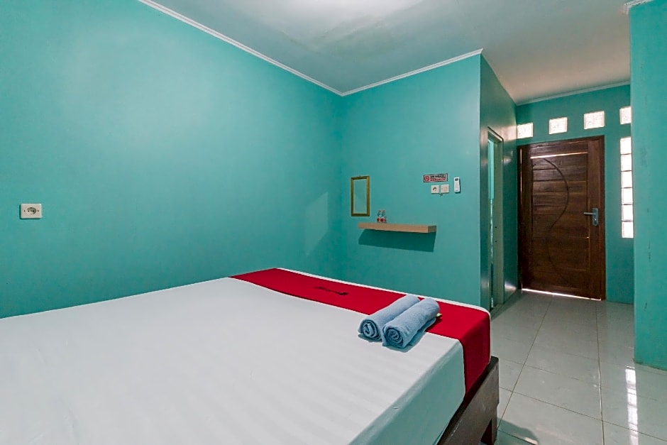 RedDoorz near Pantai Ujung Genteng