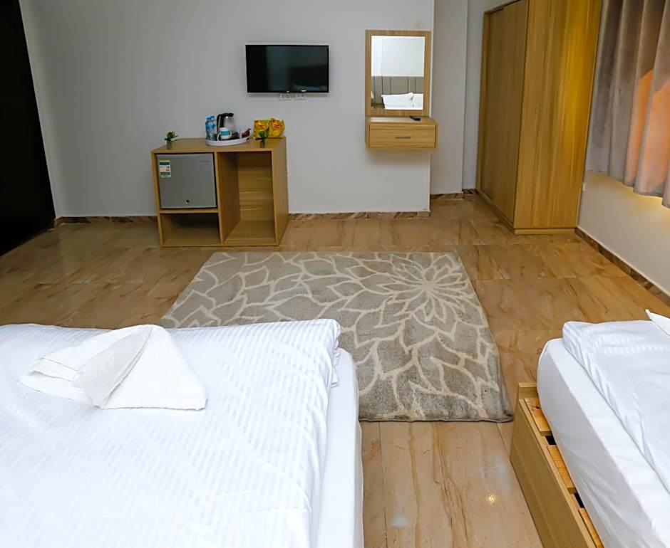 Pyramids Express View Hotel