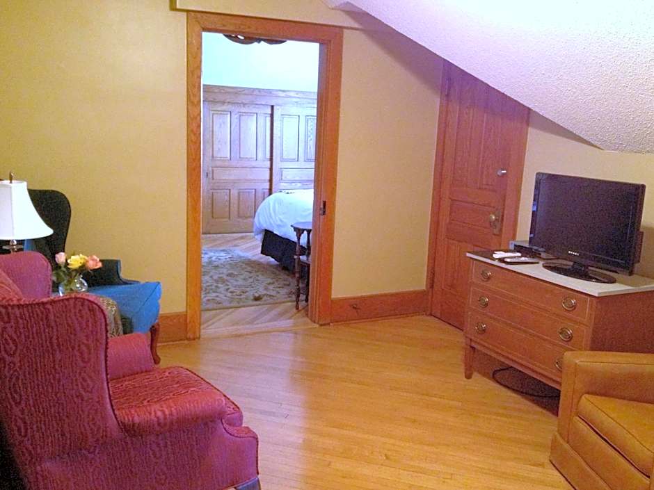 The Inn at Ragged Edge