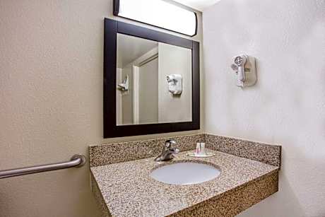 1 King Bed Accessible Room Non-Smoking