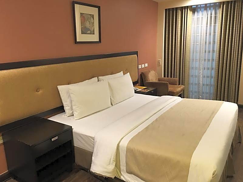 Baguio Burnham Suites Hotel