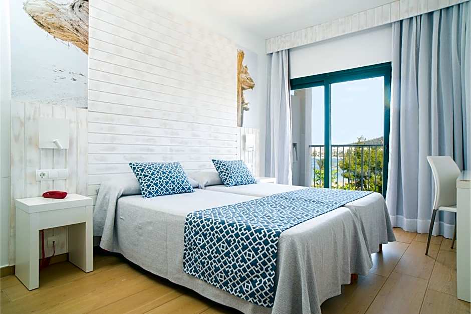 Photo 1 of 6 of 2 Beds, Balcony