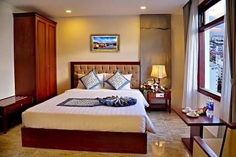 Deluxe Double or Twin Room with City View