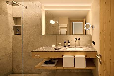 Suite with Spa Bath