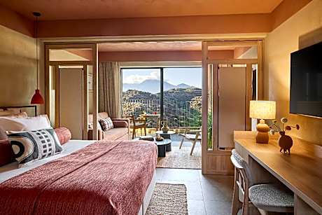 Junior Suite Land View Swim Up