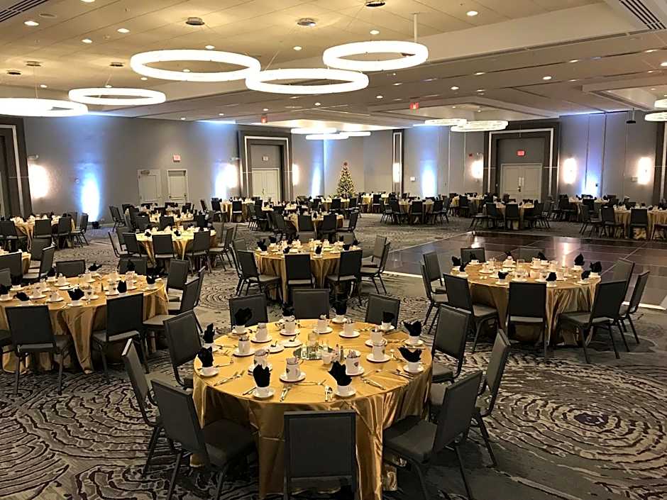 Holiday Inn Chicago Northwest/Crystal Lake/Convention Center By IHG