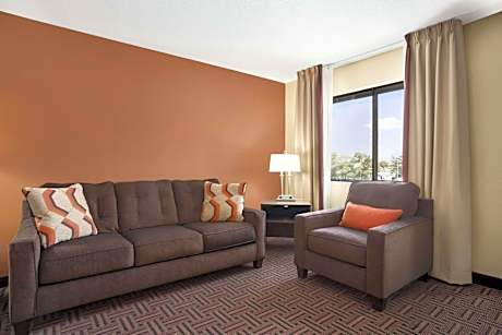 1 King Bed, Studio Suite, Non-Smoking