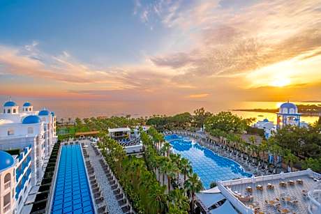 Rubi Platinum Spa Resort & Suites