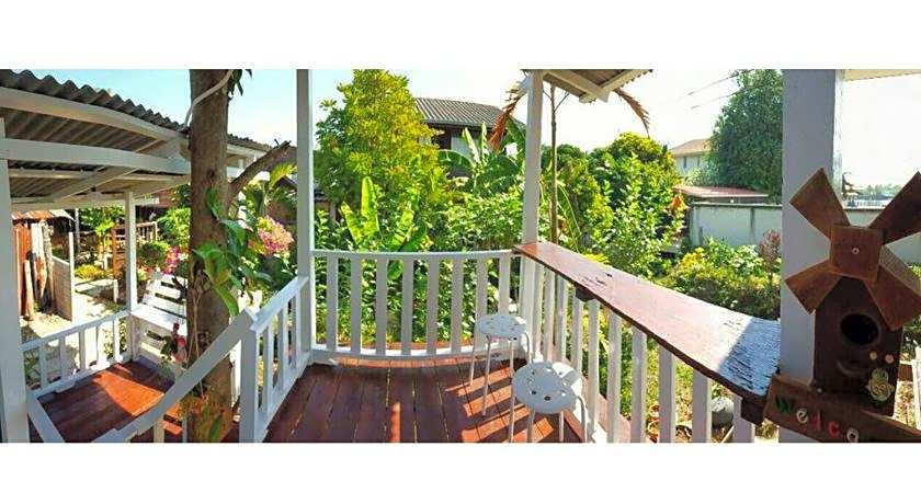 Baanchompoo Homestay