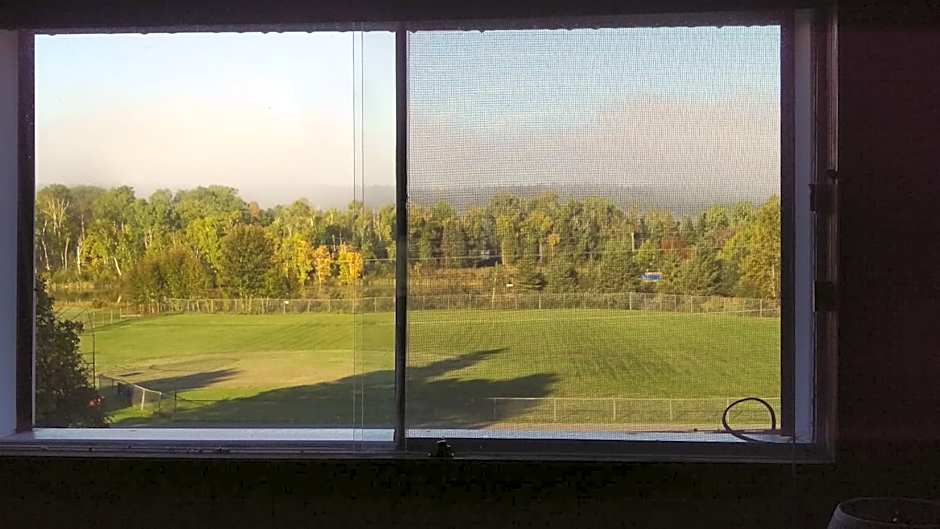 Bay Lake Inn - Frontiersman Motel