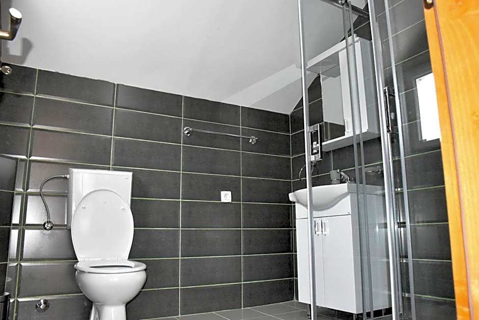 OSTROG Aparthotel KOLIBA-VLASTNIŠTVO MANASTIRA OSTROG