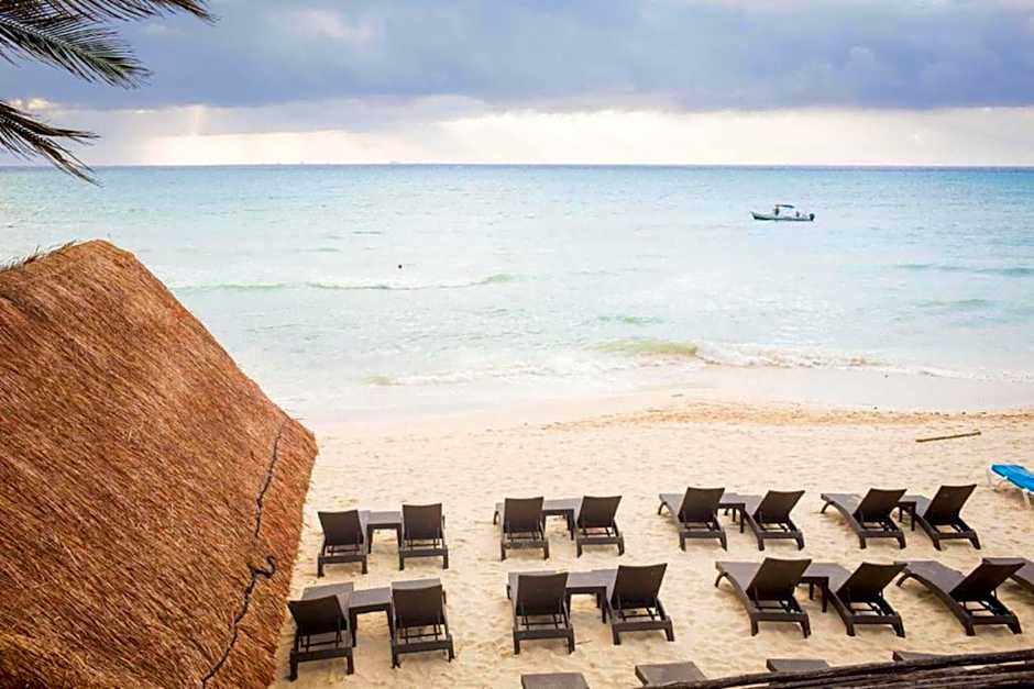 Luciana Hotel & Beach Club