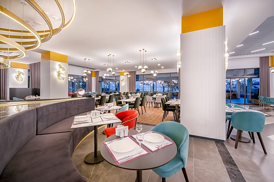 GRAVEL HOTELS SELECT