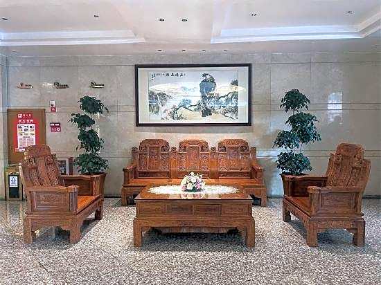Guangzhou Golden Eagle Hotel (Yuexiu Park Xiaobei Metro Station)