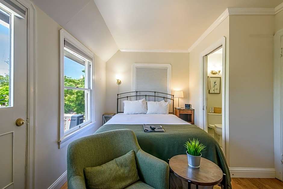 Cedar Gables Inn
