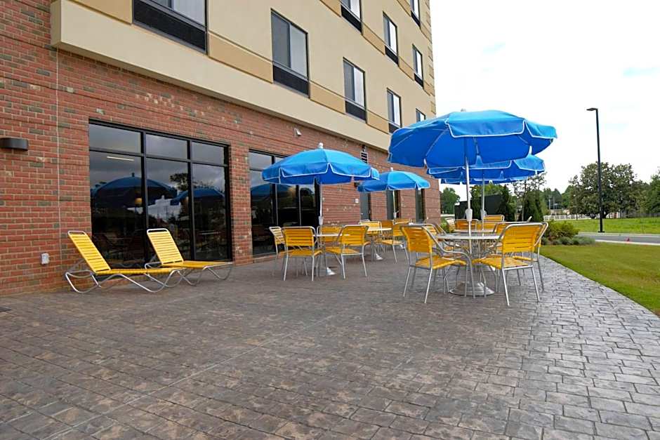 Fairfield Inn & Suites by Marriott Dunn I-95