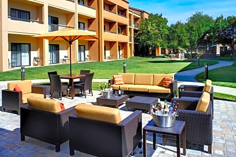 Courtyard Toledo Airport Holland