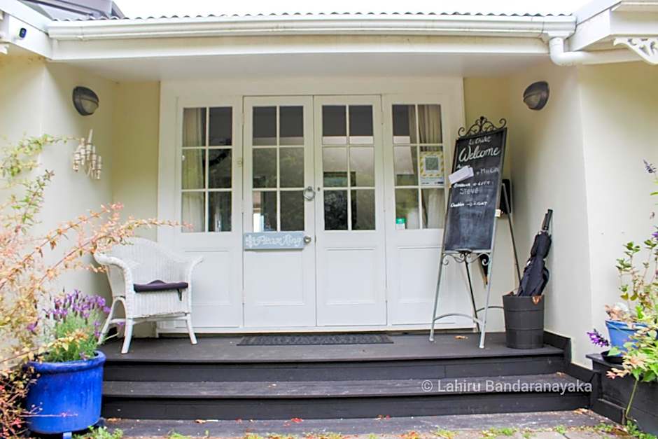 Le Chalet Waiheke Apartments