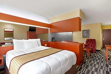 1 Queen Bed Mobility Accessible Room Non-Smoking