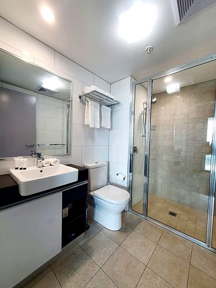 H on Mitchell Apartment Hotel