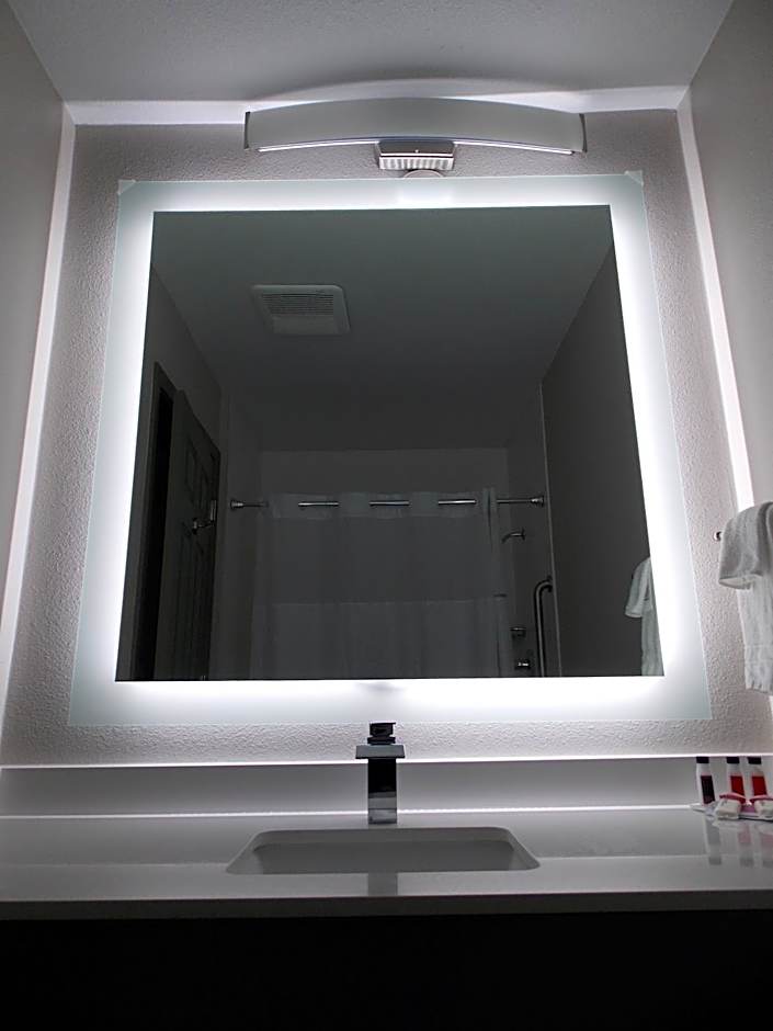 Super 8 by Wyndham Santa Cruz Beach Boardwalk