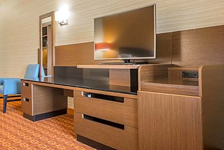 Room, 2 Queen Beds (Mobility Accessible, Roll-In Shower) (2 Queen Beds)