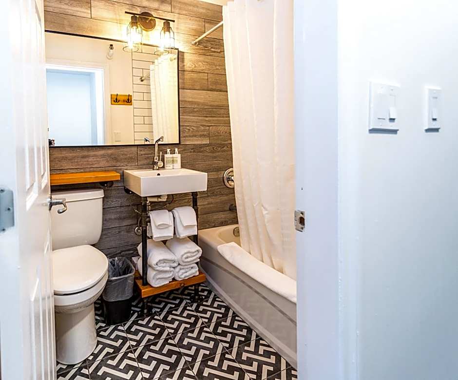 Crash Hotel Squamish