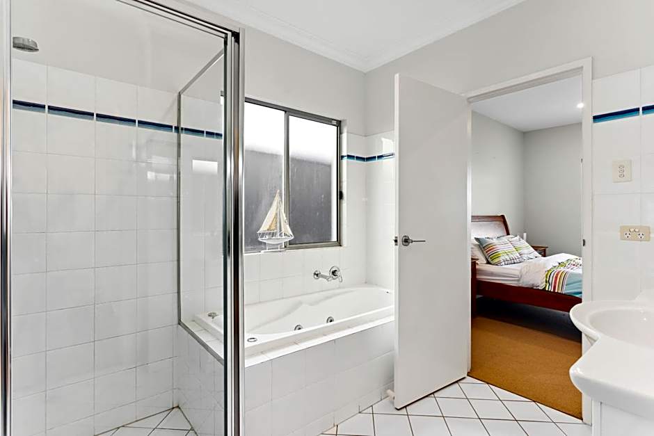 Views on Seascape - Beachfront accommodation