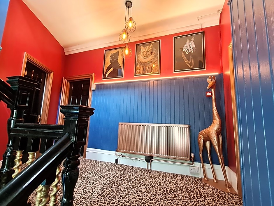 Lemur Lodge - Boutique Apartments - Short Stroll to The Beach