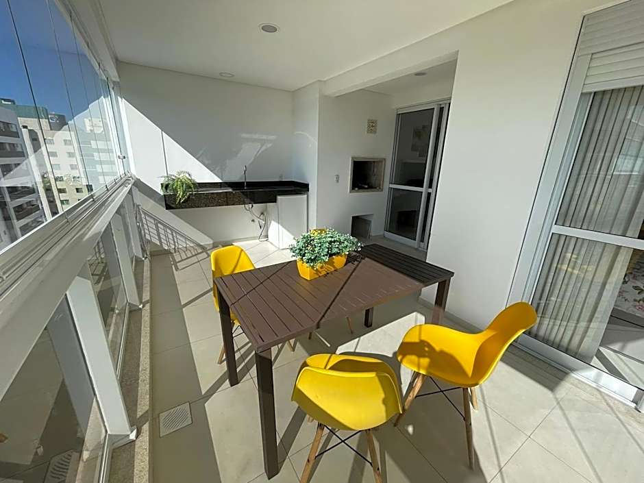 Cód 54 - Apartamento amplo com 3 suítes.