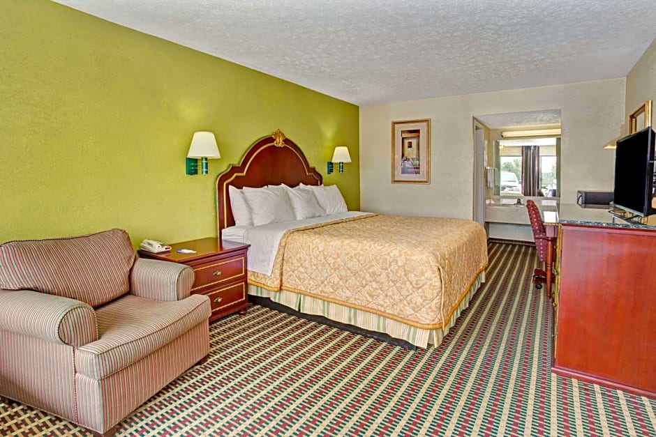 Travelodge by Wyndham Sellersburg