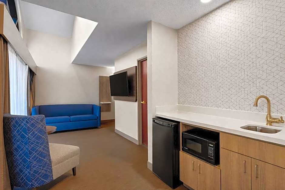 Holiday Inn Express Grove City - Premium Outlet Mall By IHG