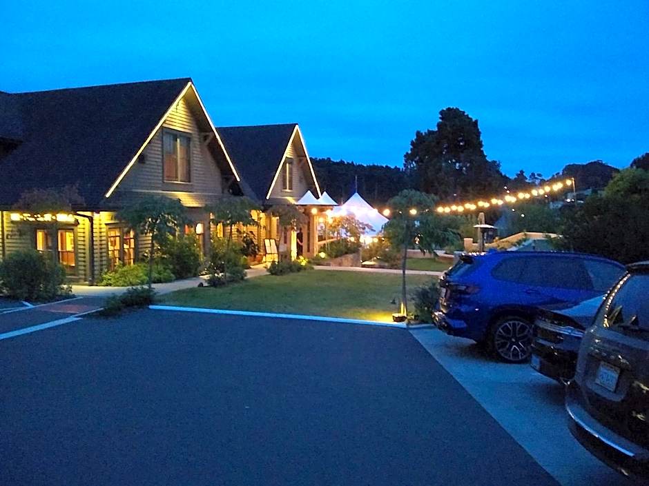 Noyo Harbor Inn